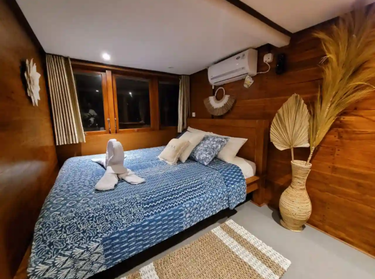 Kanhaloka - Deluxe Ocean Cabin - Open Trip - Labuan Bajo - KiakiaTourId 5