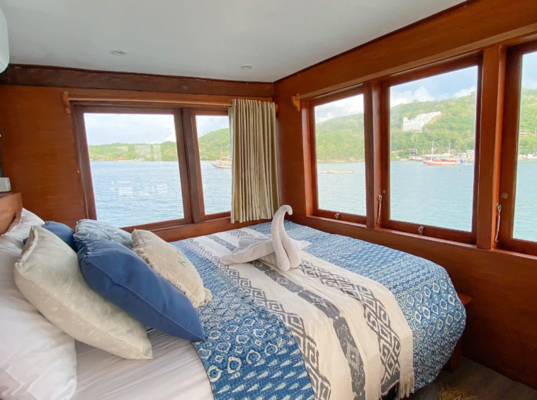 Kanhaloka - Master Ocean Cabin - Open Trip - Labuan Bajo - KiakiaTourId 1