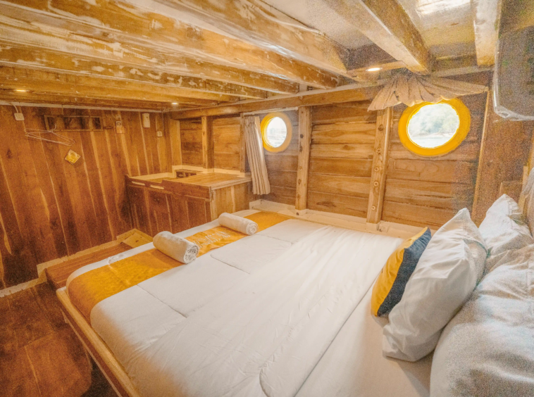NK Jaya 1 - Superior Cabin - Open Trip - Labuan Bajo - KiakiaTourId 5
