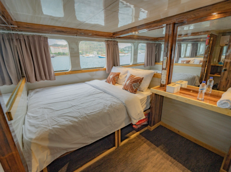 Ocean Angel- Superior Seaview Cabin - Open Trip - Labuan Bajo - KiakiaTourId 1