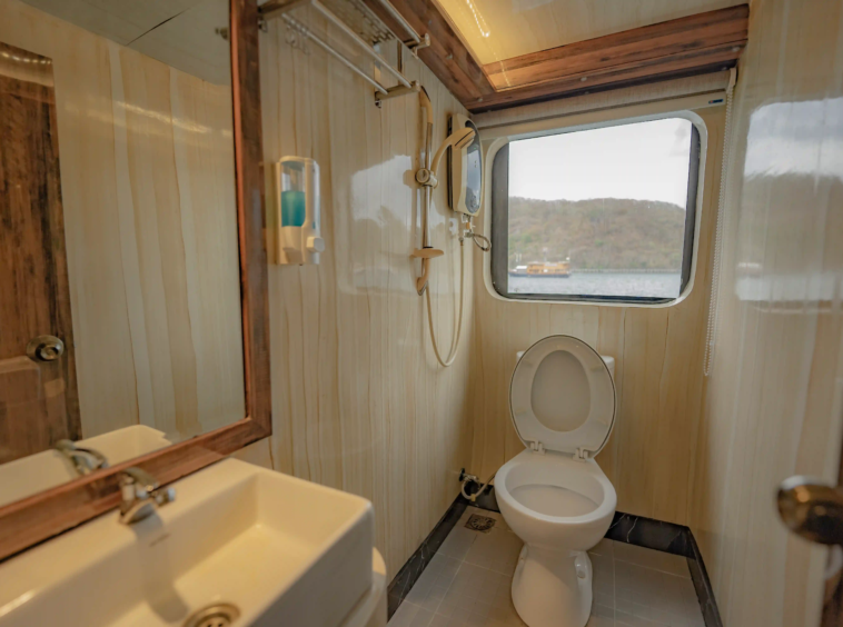 Ocean Angel- Superior Seaview Cabin - Open Trip - Labuan Bajo - KiakiaTourId 4