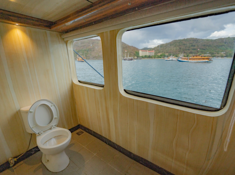 Ocean Angel- Superior Seaview Cabin - Open Trip - Labuan Bajo - KiakiaTourId 5