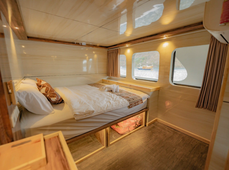 Ocean Angel- VIP Seaview Cabin - Open Trip - Labuan Bajo - KiakiaTourId 2