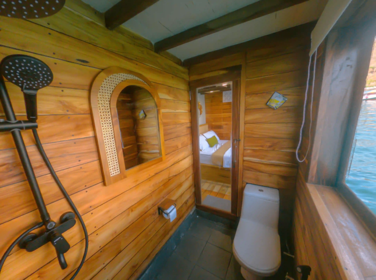 Yumana - Deluxe Cabin - Open Trip - Labuan Bajo - KiakiaTourId 1