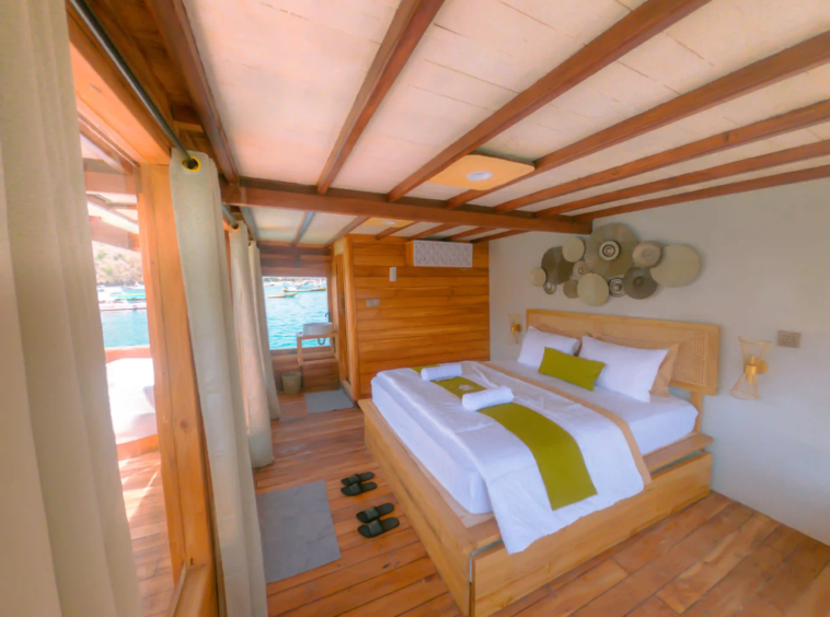 Yumana - Royal Suite Cabin - Open Trip - Labuan Bajo - KiakiaTourId 1