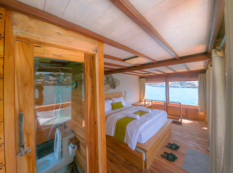 Yumana - Royal Suite Cabin - Open Trip - Labuan Bajo - KiakiaTourId 2